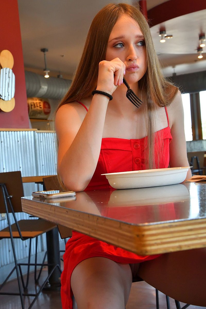 Диночка, 19 лет, 2 размер груди